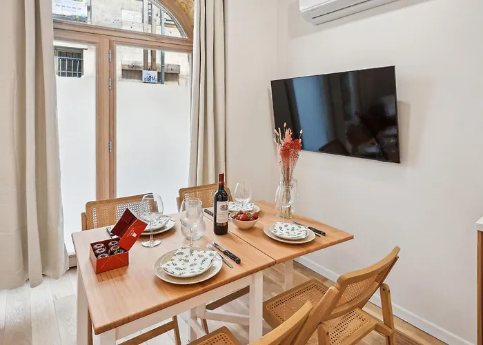 Lavie Maison Central & Hot Tub